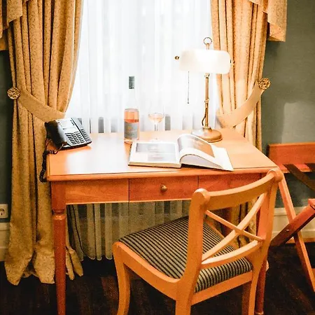 Residenz Weingut Schloss Reinhartshausen *