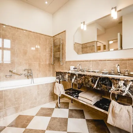 Nocleg ze śniadaniem Residenz Weingut Schloss Reinhartshausen