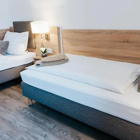 Residenz Weingut Schloss Reinhartshausen *