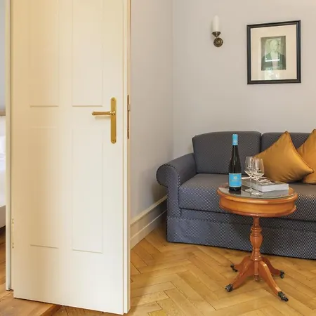 Nocleg ze śniadaniem Residenz Weingut Schloss Reinhartshausen *