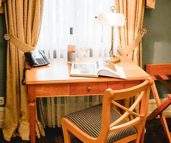 Residenz Weingut Schloss Reinhartshausen *