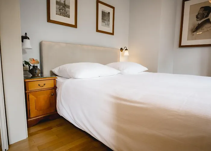 Residenz Weingut Schloss Reinhartshausen *