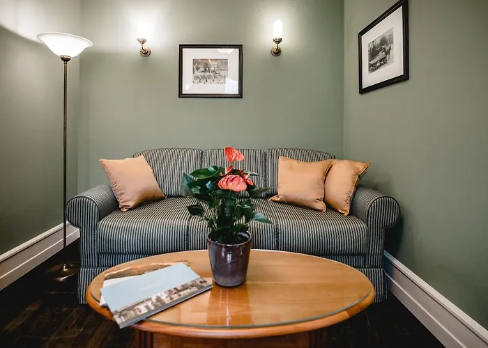 Residenz Weingut Schloss Reinhartshausen Eltville am Rhein