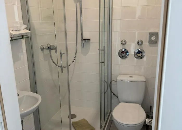 Residenz Weingut Schloss Reinhartshausen Bed & Breakfast *