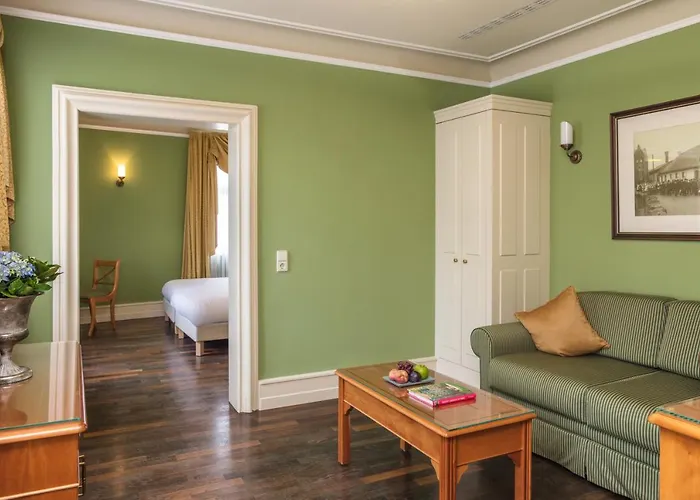 Residenz Weingut Schloss Reinhartshausen *