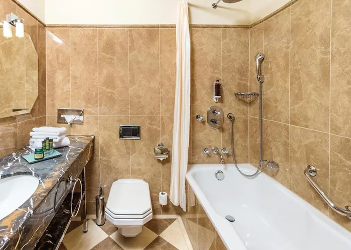 Bed & Breakfast Residenz Weingut Schloss Reinhartshausen *