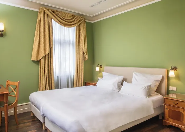 Residenz Weingut Schloss Reinhartshausen *