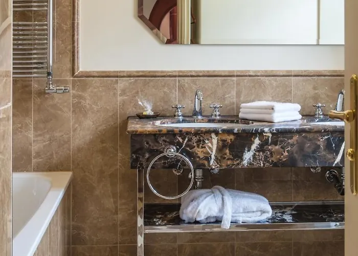 Residenz Weingut Schloss Reinhartshausen Bed & Breakfast *